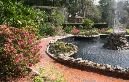Top Hardscaping Features to Enhance Your Outdoor Space Thumbnail